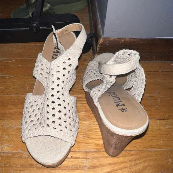 Mudd Wedges - Picture 2 of 2